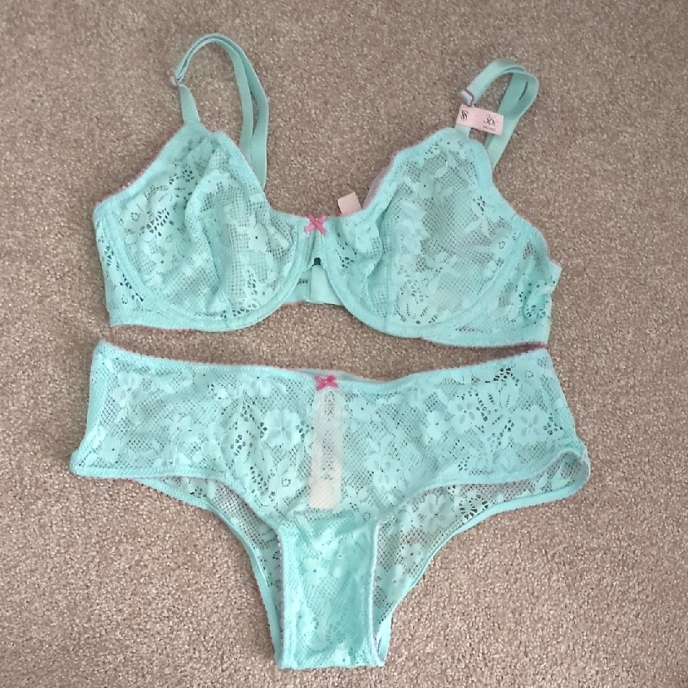 NWT Victoria's Secret Aqua Lace Bra and Panty Set - Picture 4 of 5